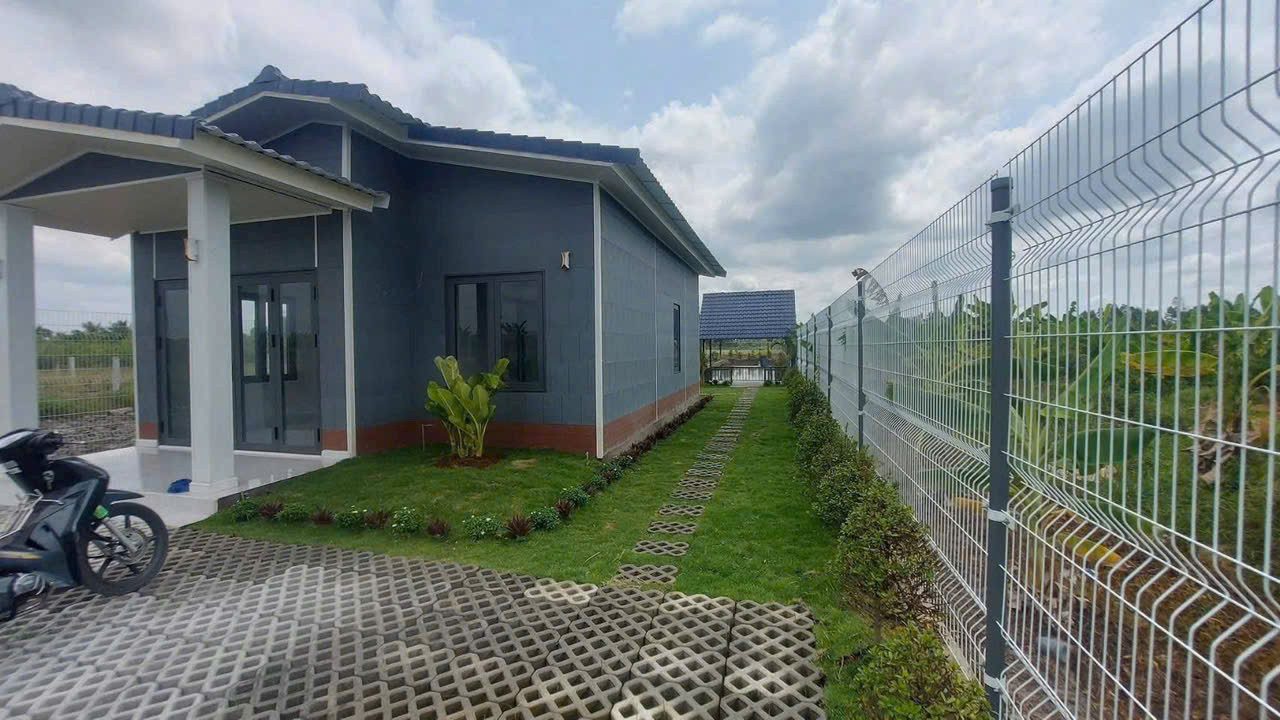 Bán nhà vườn Tân Thành , thủ Thừa dt 1000m2 chưa thổ ,có hồ thủy tạ , sân vườn, 2pn giá 1,399 tỷ