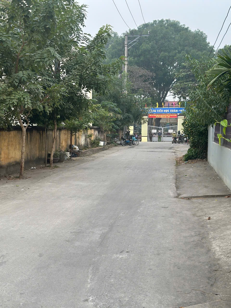🌿 BÁN LÔ ĐẤT 430M² ĐÔNG PHÚ – XUÂN PHÚ, TP. BẮC GIANG | Ô TÔ VÀO TẬN ĐẤT | GIÁ CHỈ 1 TỶ xx 🌿

📍 Vị trí đẹp – Không gian rộng – Phù hợp ở & đầu tư lâu dài
Lô đất tọa lạc tại Đông Phú, Xuân Phú, khu vực dân cư hiện hữu, yên tĩnh, hạ tầng ổn định.
✅ Diện