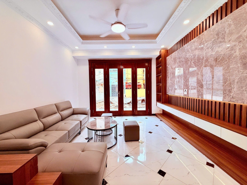 Bán nhà đường Tân Triều, Thanh Trì, nhà đẹp ở ngay, tặng full nội thất, lô góc 3 mặt thoáng