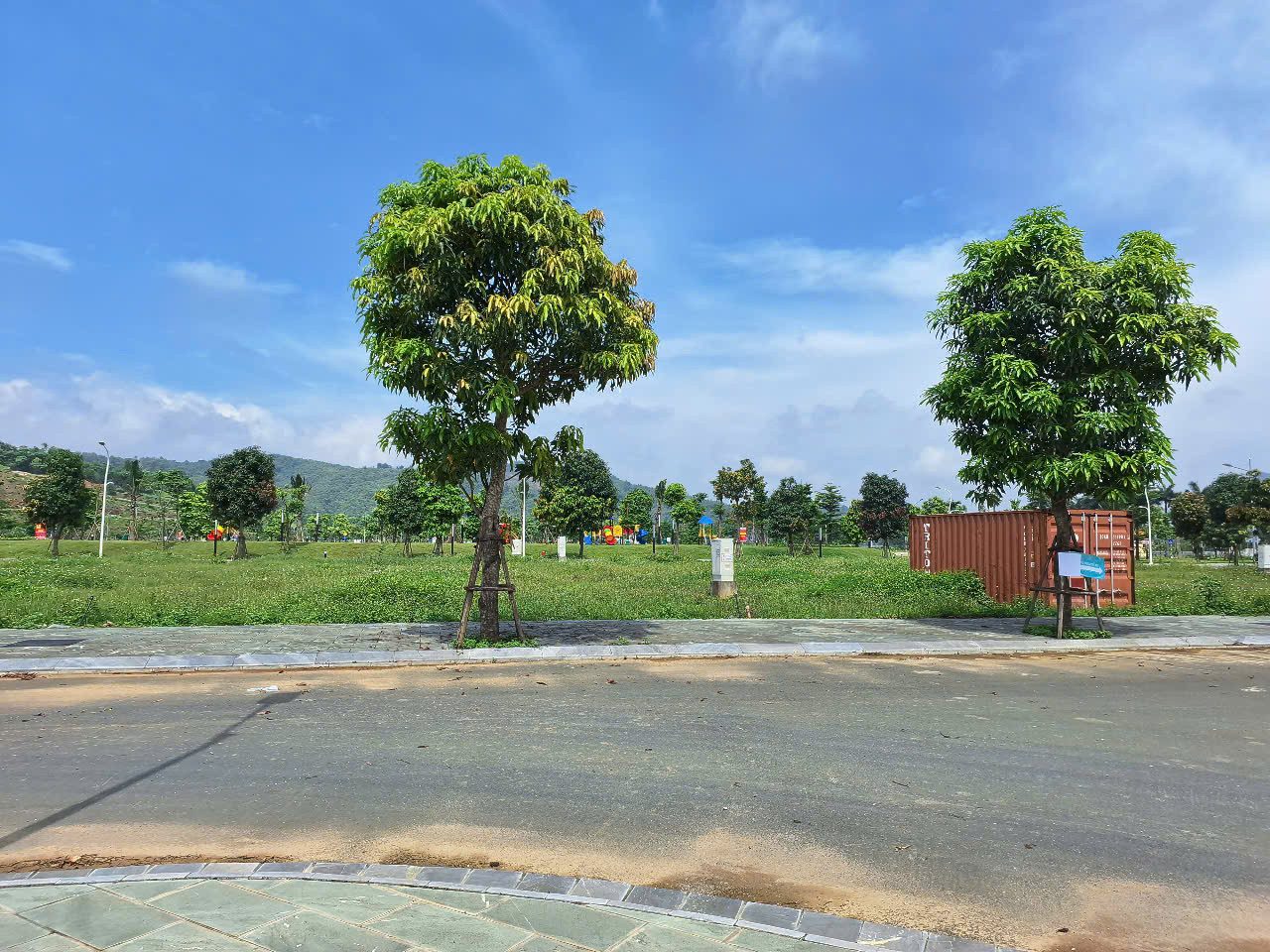BIỆT THỰ 220m² VIEW CÔNG VIÊN – HÀNG ĐẸP