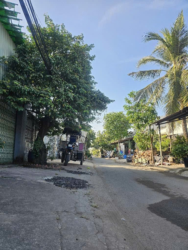Bán nhà 360m² - 3 Tầng, Mặt Tiền Đường Nhựa 12m , ngang 10m giá 12.7 tỷ Xã Tân Vĩnh Lộc