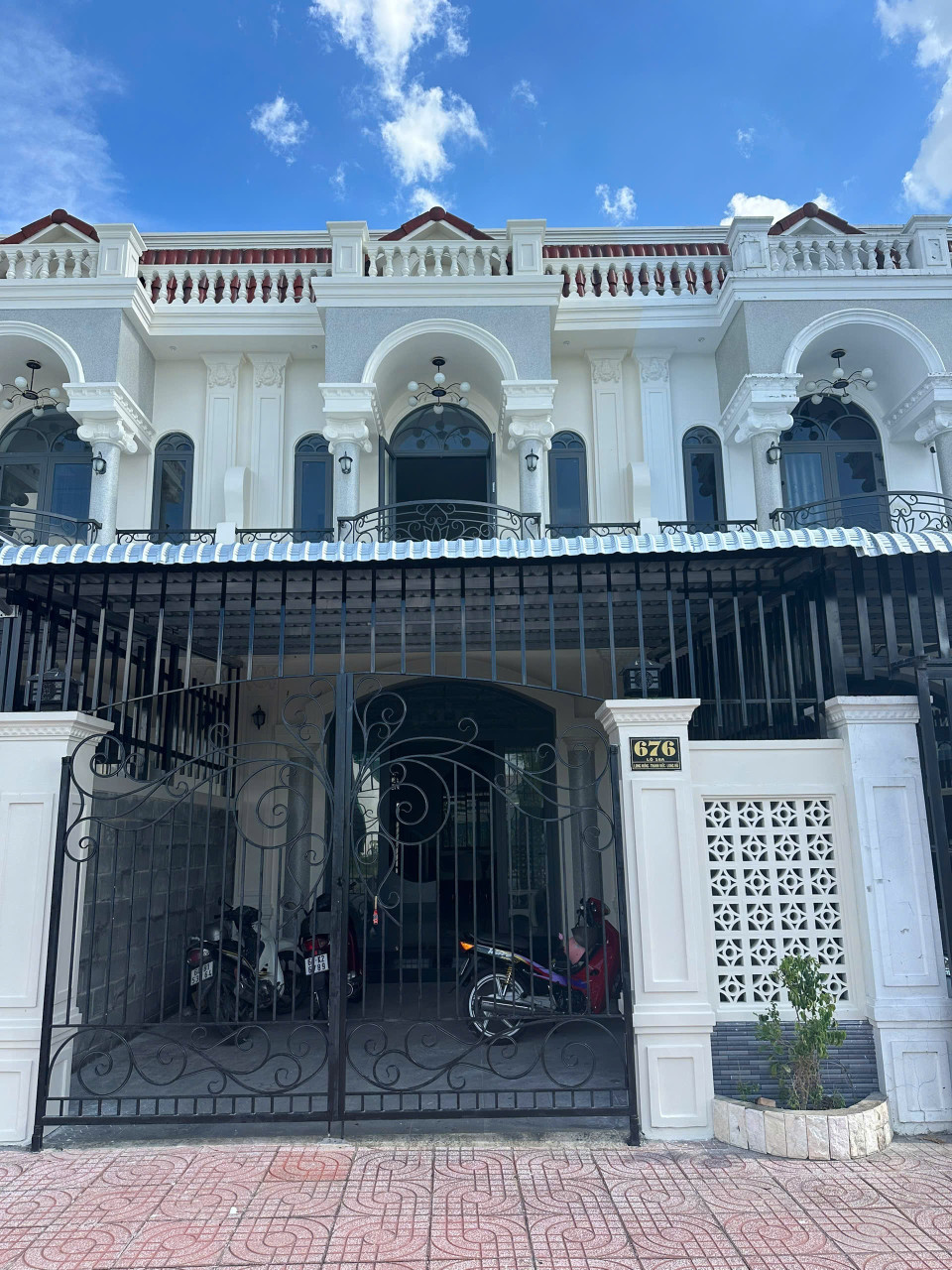 Nhà 1 trệt 1 lầu. Full nội thất. KDC Hoàng Hảo