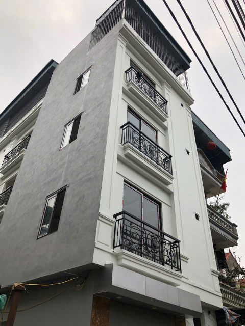 căn biệt thự liền kề phố Thanh Lân-Thanh Trì diện tích 30 mét,  5 tầng, ô tô đỗ cửa. giá 6,2 tỷ.
Liên hệ em miễn phí: 0975948906