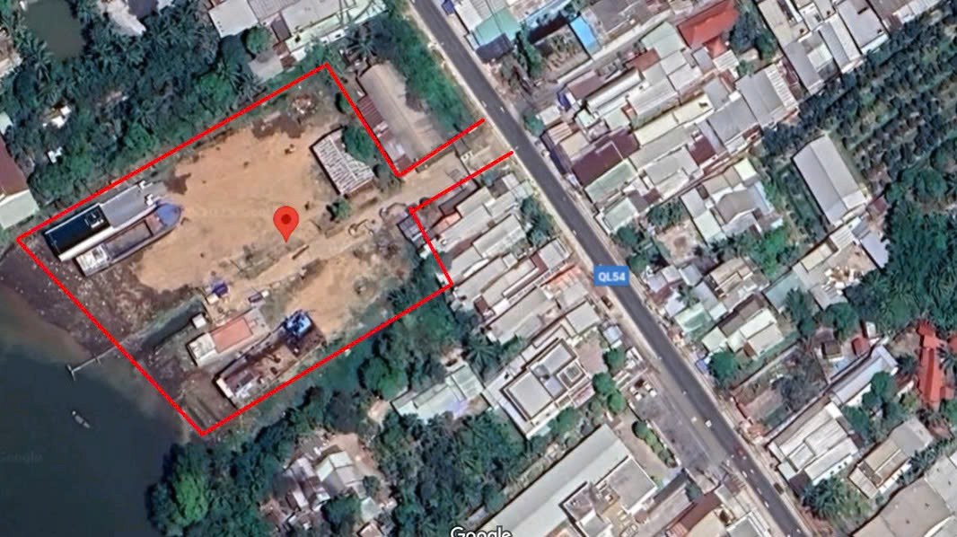 ĐẤT XƯỞNG CŨ 9.639M² – 2 MẶT TIỀN SÔNG & QUỐC LỘ 54 – PHÙ HỢP LOGISTICS – KHO BÃI