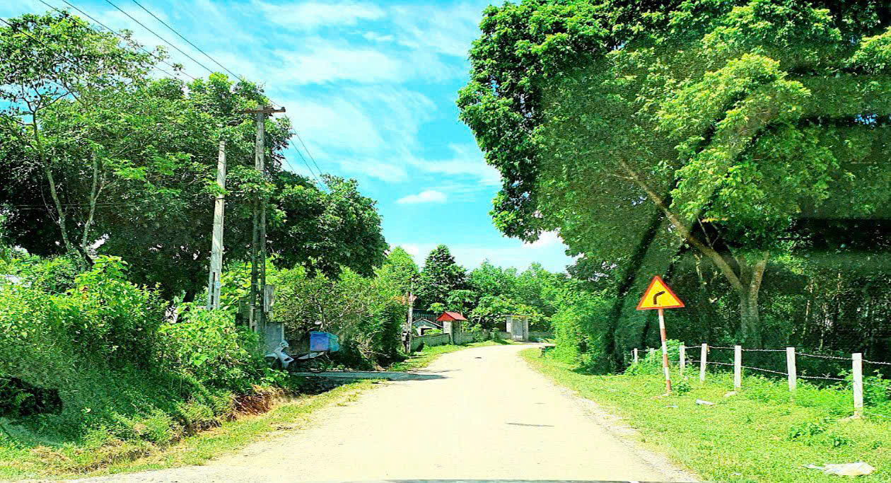 1290m có 300m đất thổ cư - mặt tiền 18m  đường liên huyện - Gần hồ tự nhiên 20ha