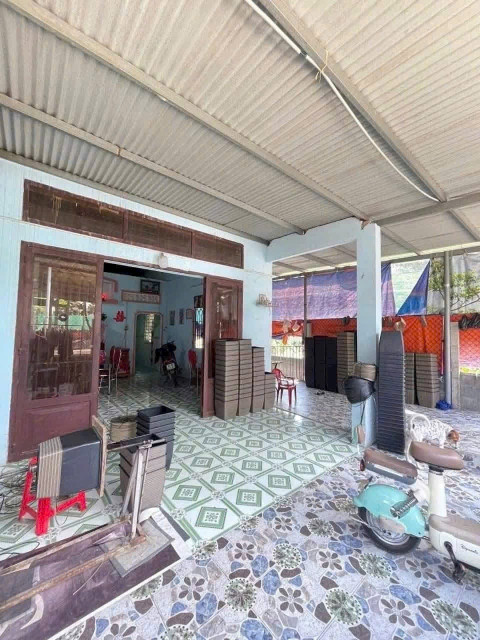 Nhà sân ôtô, 1pk, 3pn, bếp, sân sau. 220m2. Chỉ 1Tỷ850