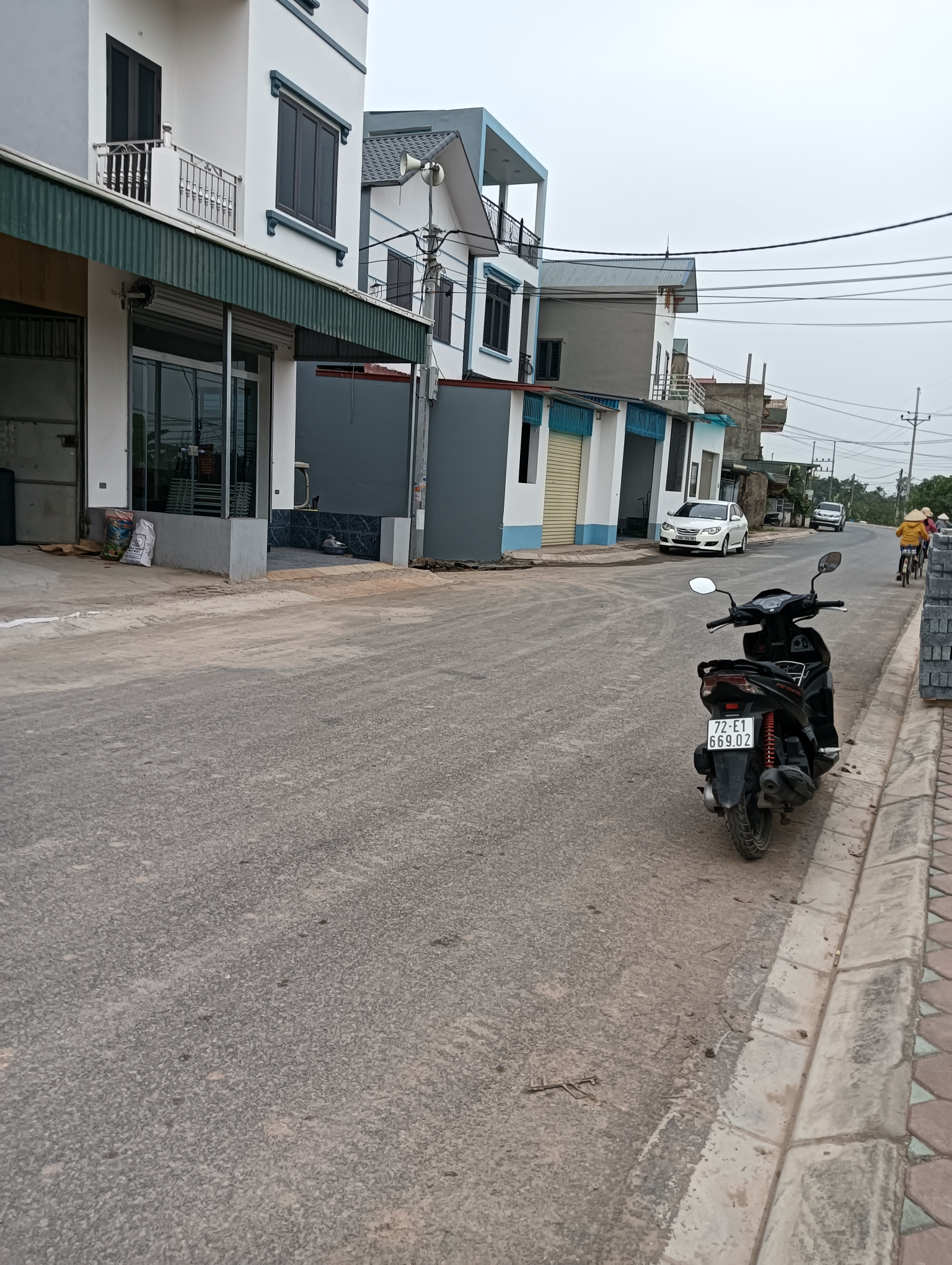 Cần bán đất mặt đường liên xã kinh doanh sầm uất