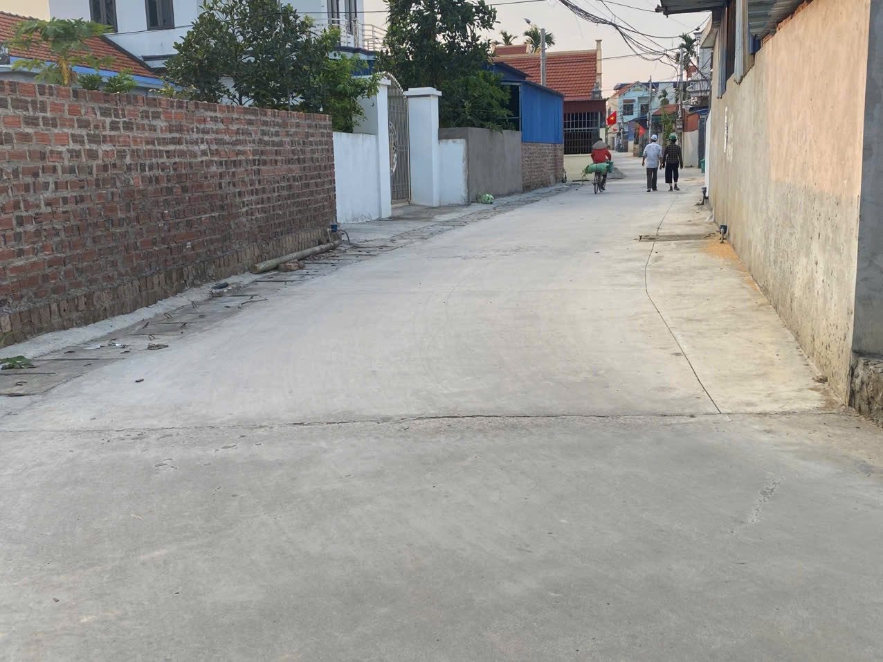 Bán 85 m Thuỷ Triều ngõ ô tô tận đất, cách đường thôn 100m.gần vsip.l/h:076.231.9990 e Thúy