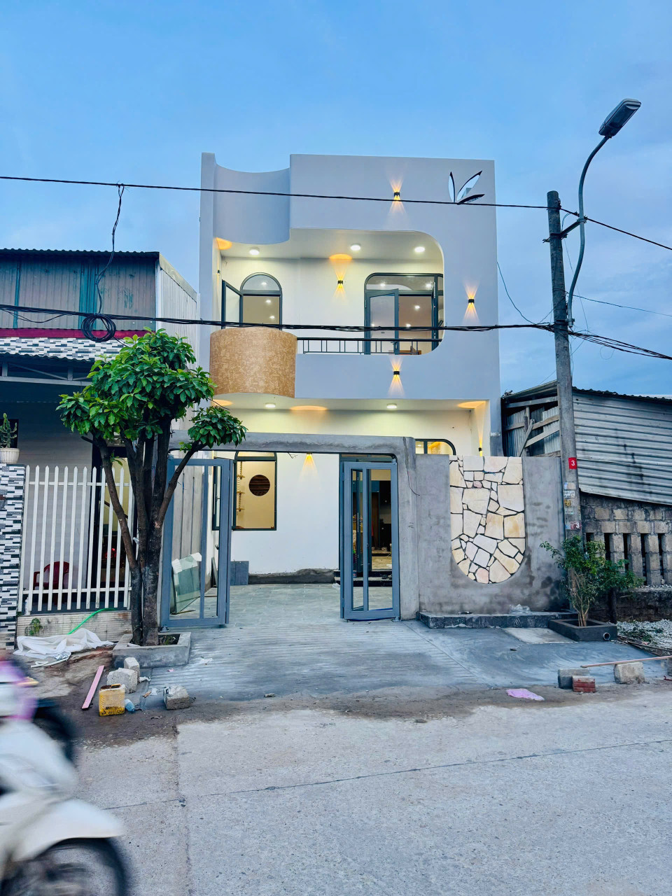 💥 Bán nhà 2 tầng Mặt tiền Trương Hữu Hoàn - VIEW SÔNG NHƯ Ý, p. Thuỷ Vân, gần Công An TP Huế đang xây dựng