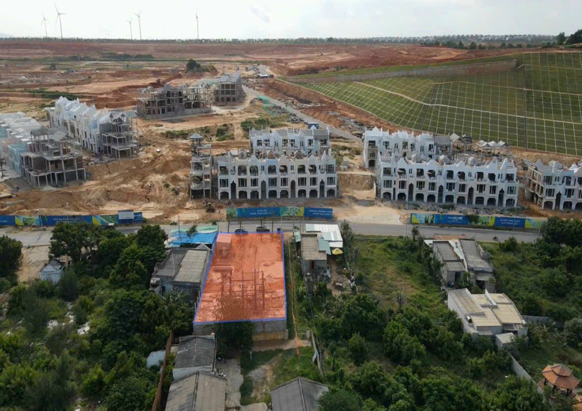 Bán nhanh 850m2 đối diện shophouse Nova
LH 0982482666