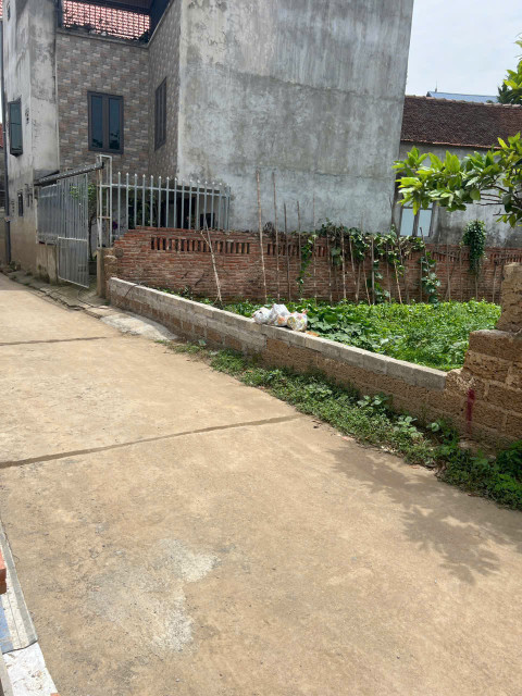 Bán mảnh đất 100m tốt động mặt tiền rộng đẹp,ô tô ngủ tại đất chỉ 1, X tỷ