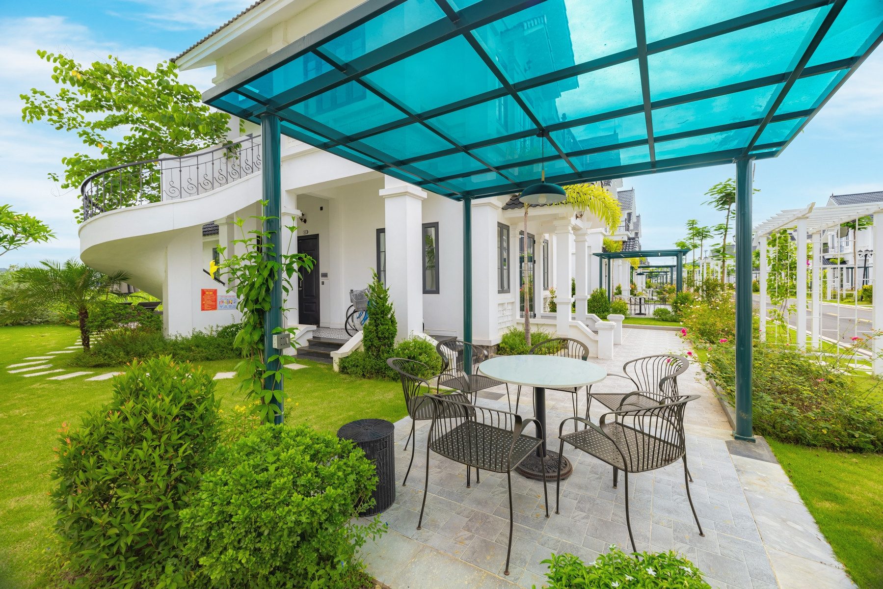 Biệt thự 327m2 giá chỉ hơn 4 tỷ khu 3 tầng