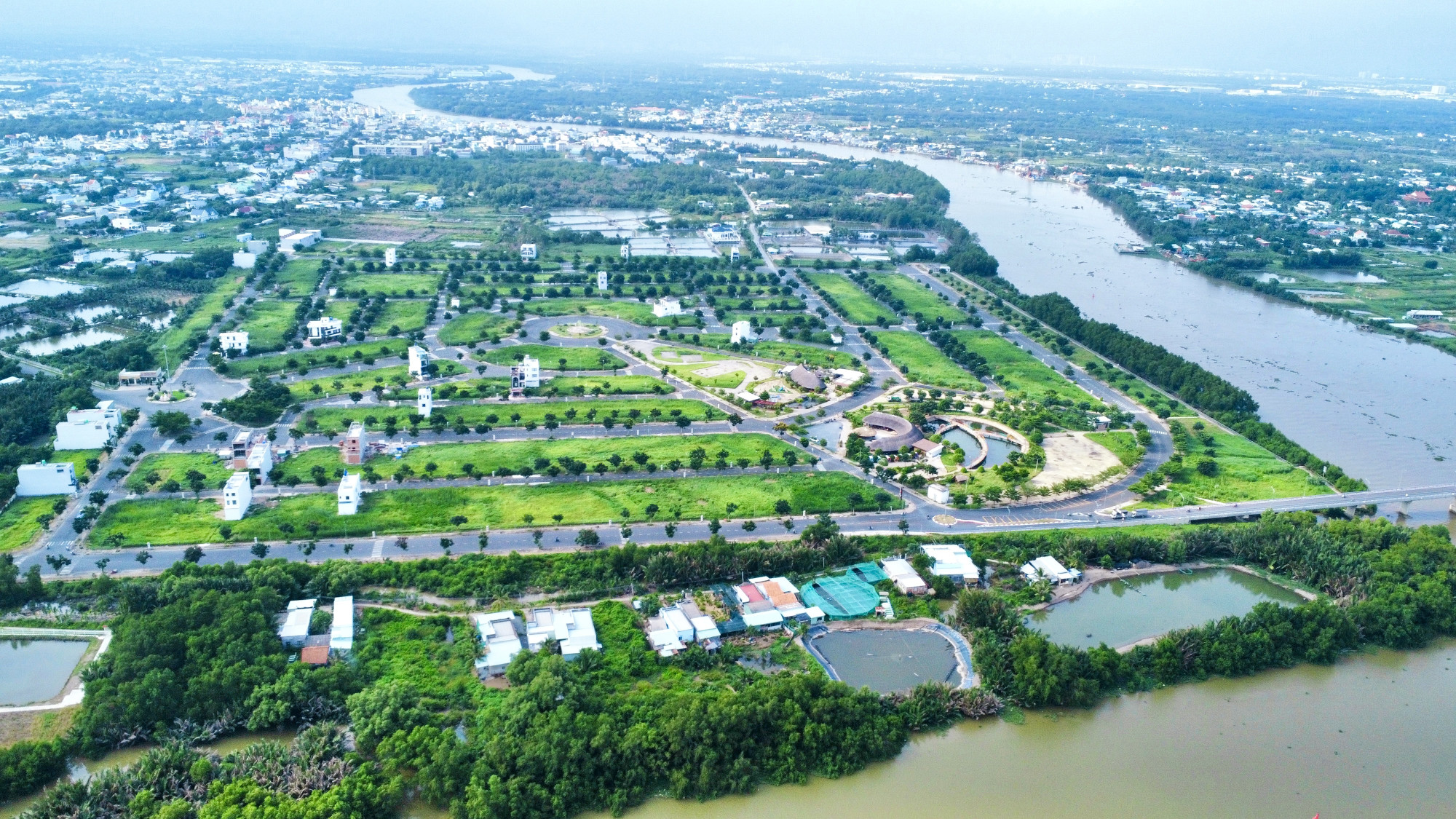 Lô 80m ngay khu công viên , vị trí đẹp . Cách Vinhomes chỉ 500m