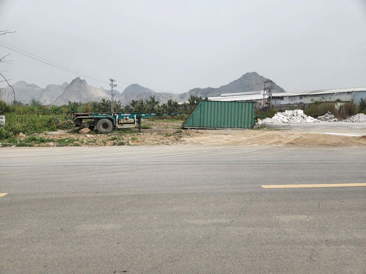 Bán đất 100m² ngang 5m. mặt đường 352. giá 2.05 tỷ Xã Việt Khê( Lại Xuân). liên hệ 0362558882