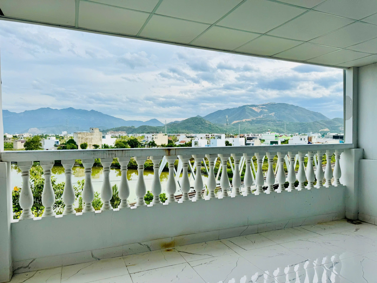 Cần bán gấp căn nhà 4 tầng KĐT Vĩnh Điềm Trung B Cách Biển Chỉ 7 Phút