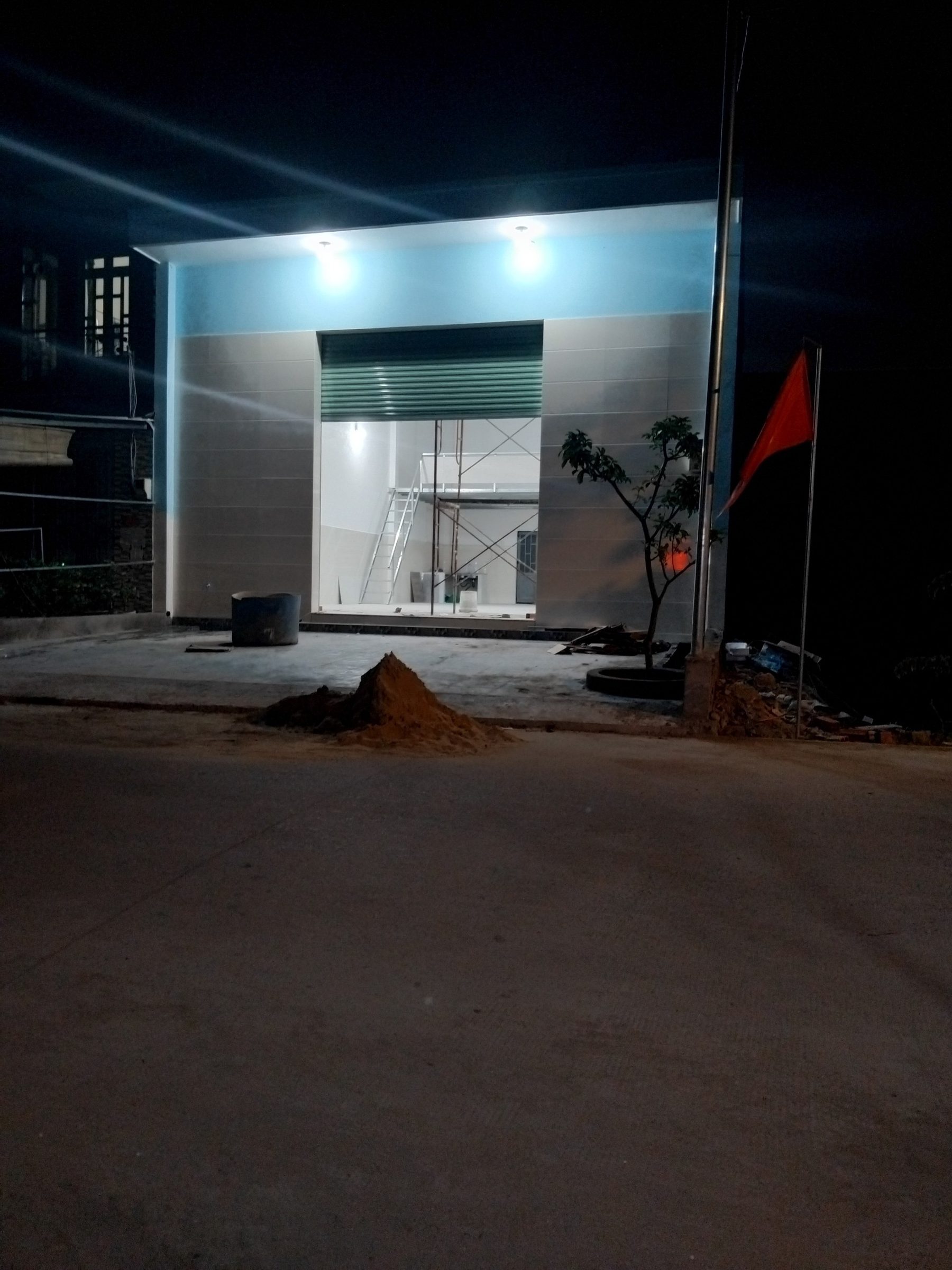Nhà mặt tiền 8x23 đang cho thuê 10tr/tháng