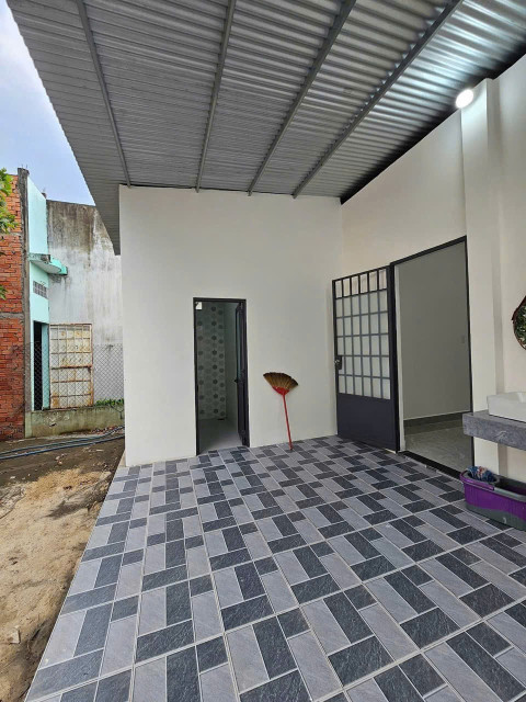 Nhà MT chính chủ Bình Chánh, 2 phòng ngủ, 2.3 tỷ/77m2, sổ hồng riêng