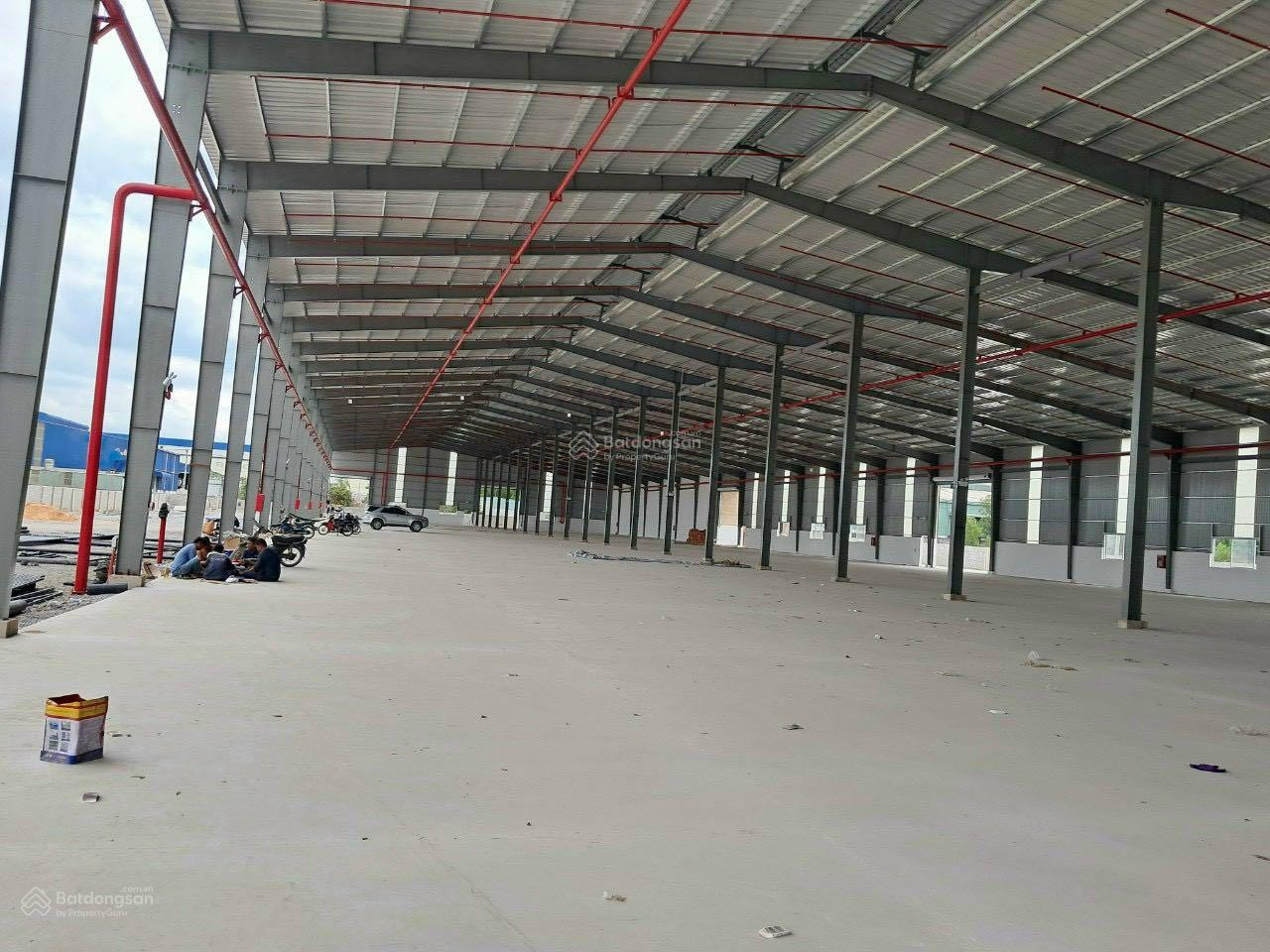 Cho thuê xưởng 9000m2 550tr Tân Uyên