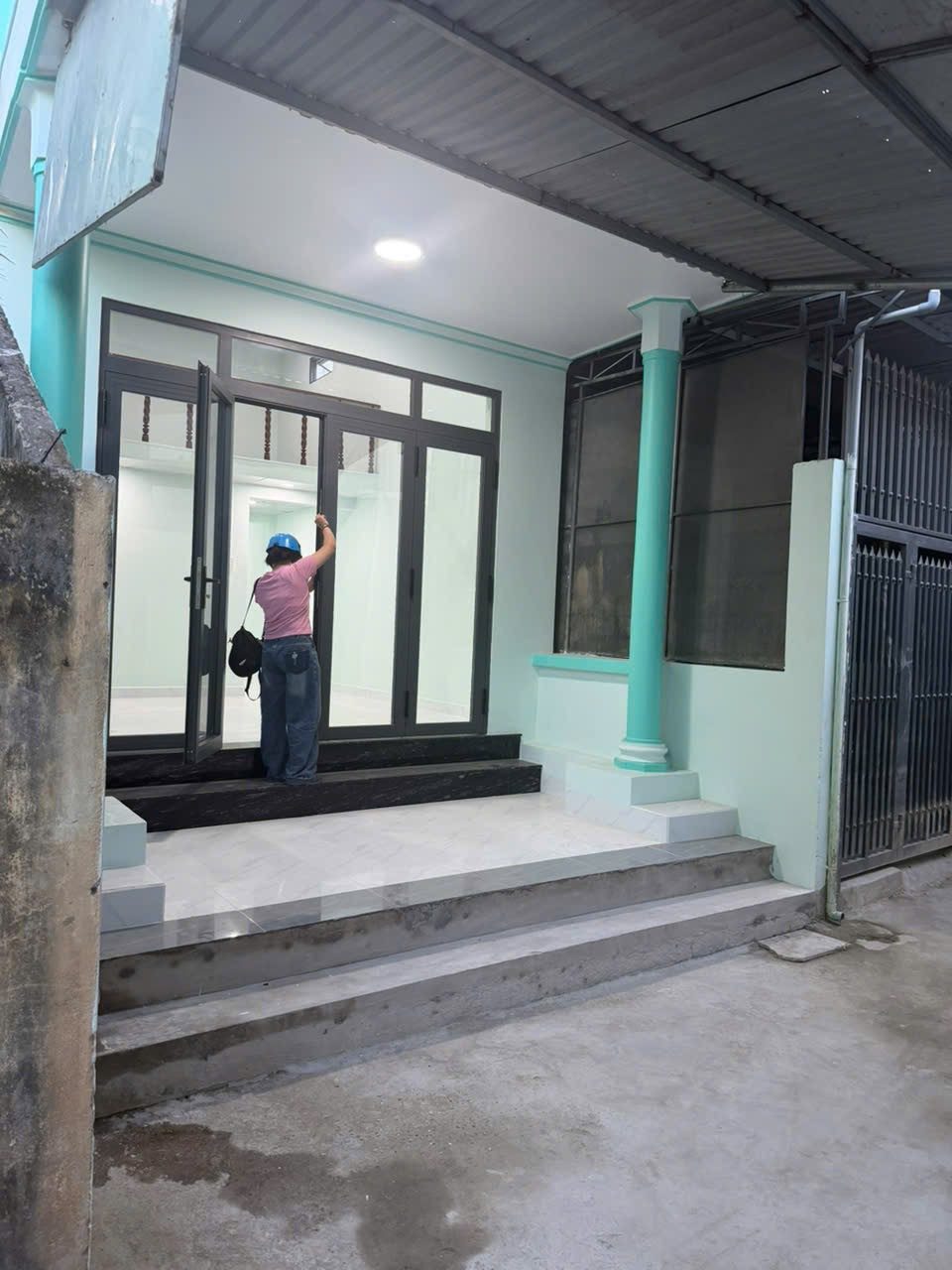 🏡 BÁN NHÀ GÁC LỬNG 2 MẶT TIỀN HẺM – PHÚ TRUNG, TÂY NHA TRANG

📍 Vị trí: Đường Phú Trung – gần đường 23/10, khu dân cư hiện hữu, thuận tiện di chuyển

✨ Thông tin nhà:
 • Nhà gác lửng gồm: 2 phòng ngủ, bếp, sinh hoạt đầy đủ
 • 2 mặt tiền hẻm trước sa