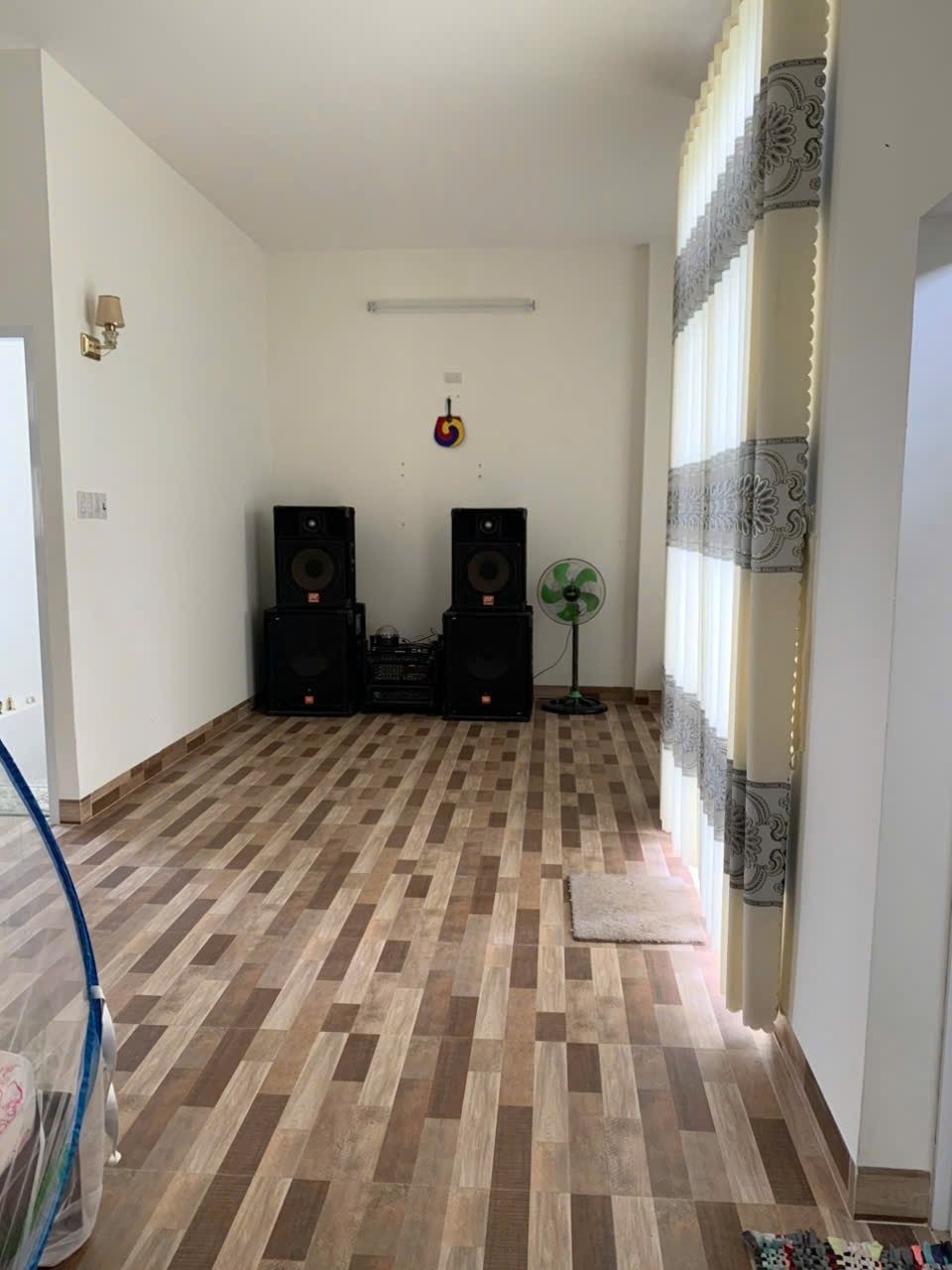 BÁN NHÀ  VÕ CẠNH VĨNH TRUNG – PHƯỜNG TÂY NHA TRANG

Đông Nam không gian rộng rãi và thông thoáng
Gồm: 2 phòng ngủ + 2 WC
Nhà mới xây kiên cố
Diện tích đất: 144m² (8m x 18.7m), thổ cư 100m²
Diện tích xây dựng: 160m² (1 trệt 100m² + 1 lầu 60m²)

📜 P