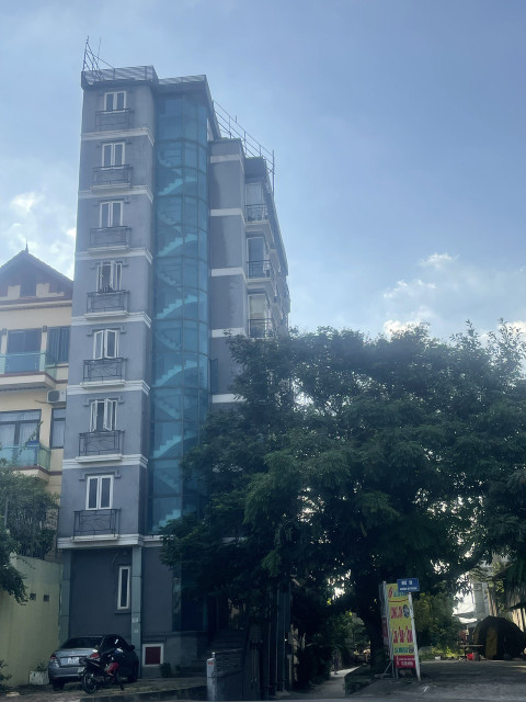 Bán gấp nhà 8 tầng kinh doanh mặt đường Bờ Kênh, Võng La, gần bệnh viện nhiệt đới TW, kinh doanh sầm uất, giá rẻ.