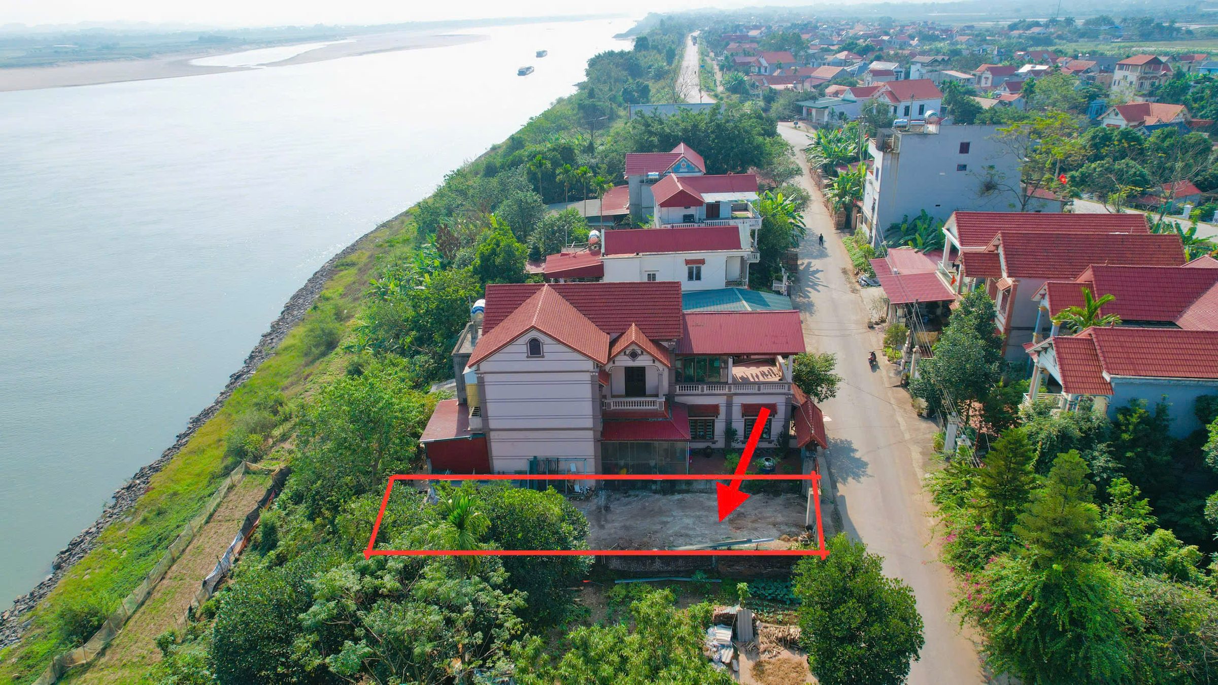 Duy nhất lô đất mặt đường nhựa, bám sông, view sông Đà siêu đẹp