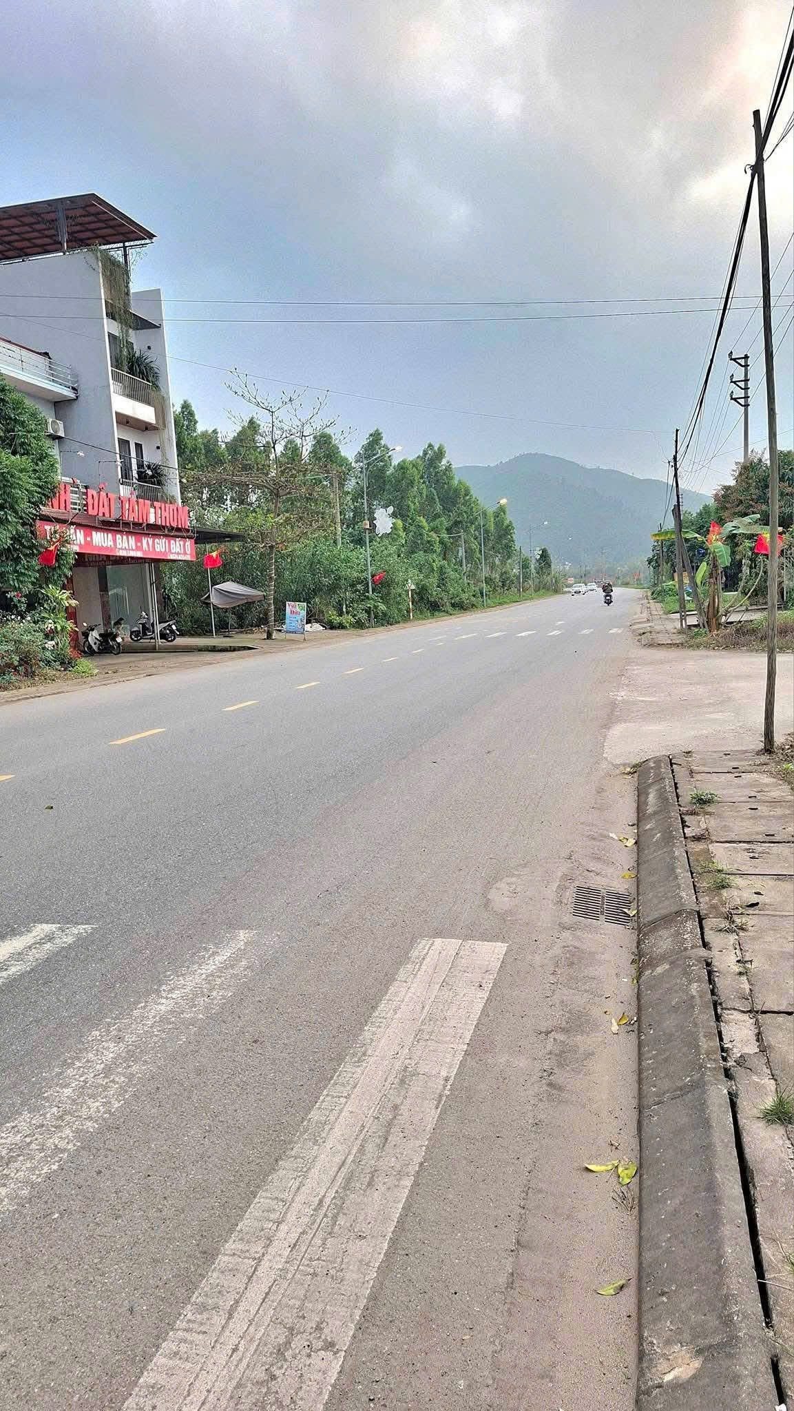 💵💵Làn 1 xuân đông xuân phú- vị trí đẹp nhất khu yên dũng
💎💎Giá nhỉnh 2 đồng xíu
👉👉Nằm trên trục tl 299 đường giao thông giữa hương gián, xuân phú sang yên dũng
👉👉Kinh doanh buôn bán sầm uất
👉👉Diện tích 93 m, mt 5
☎️☎️Call em thanh biết thêm chi tiết 