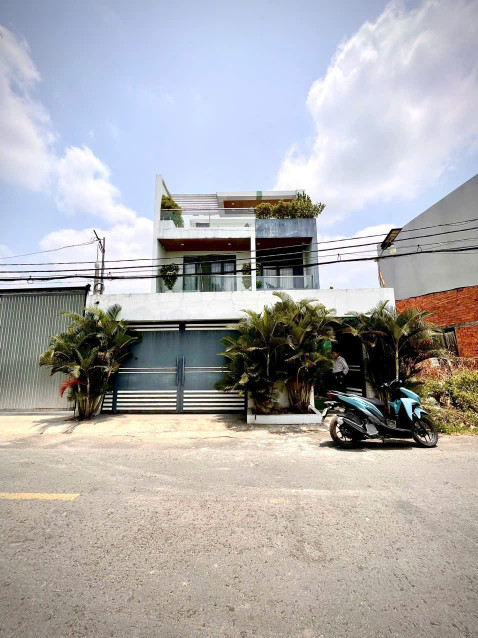 Bán căn nhà biệt thự Mi ni đẹp. Phan văn hớn. Xã xuân thới thượng 8 x20