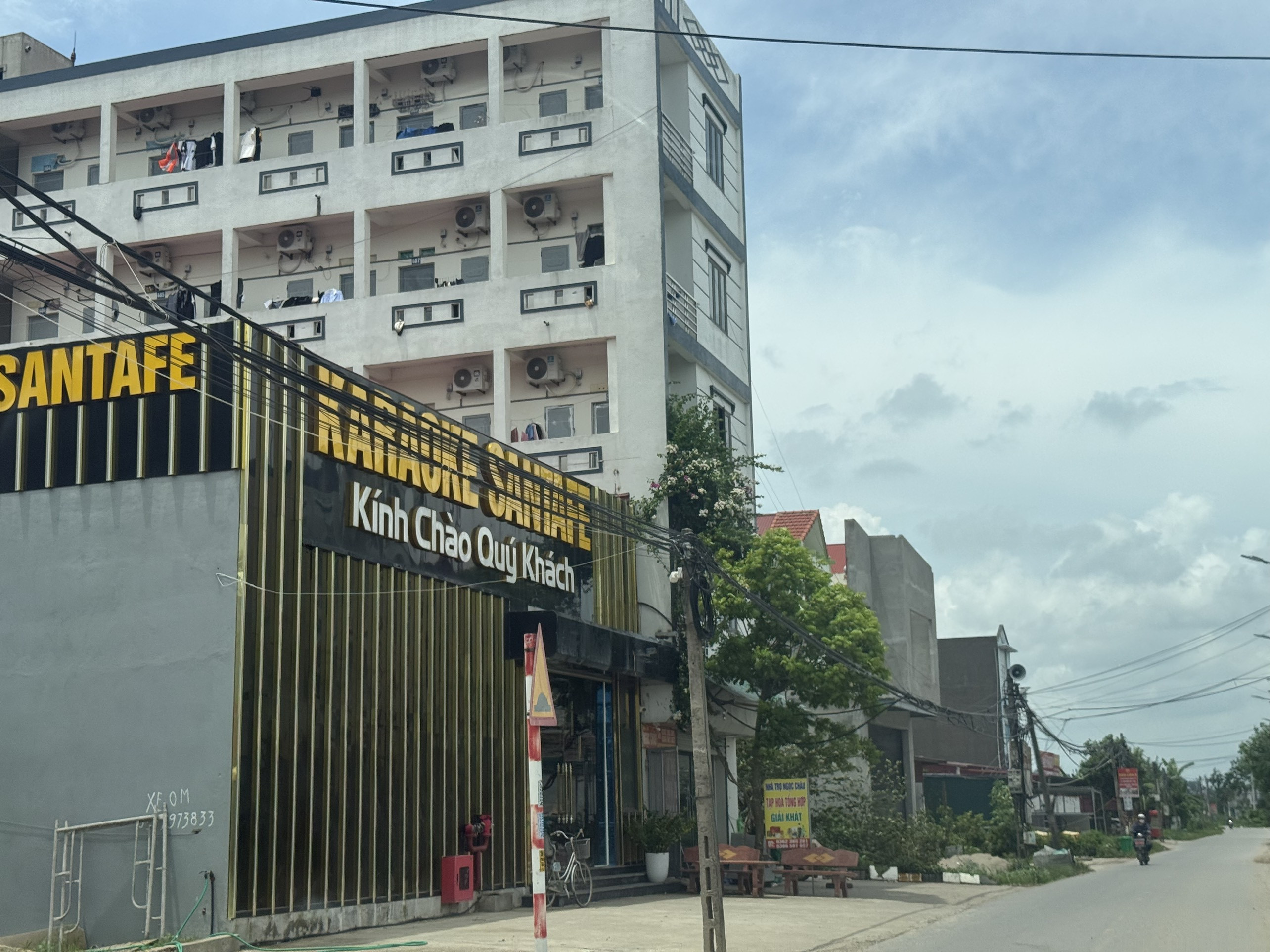 Bán đất Yên Giả DT 200m2, mặt 8,5m, ngay cổng làng, sát VĐ4 và cụm CN Quế Võ 1.