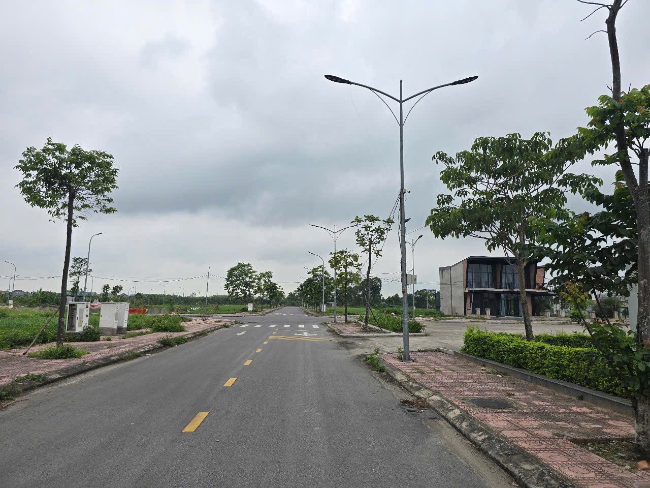 Bán đất mẫn xá yên phong dãy LK4 nhìn vườn hoa. Diện tích 90m mặt tiền 5m hướng bắc. Xã yên phong tỉnh bắc ninh