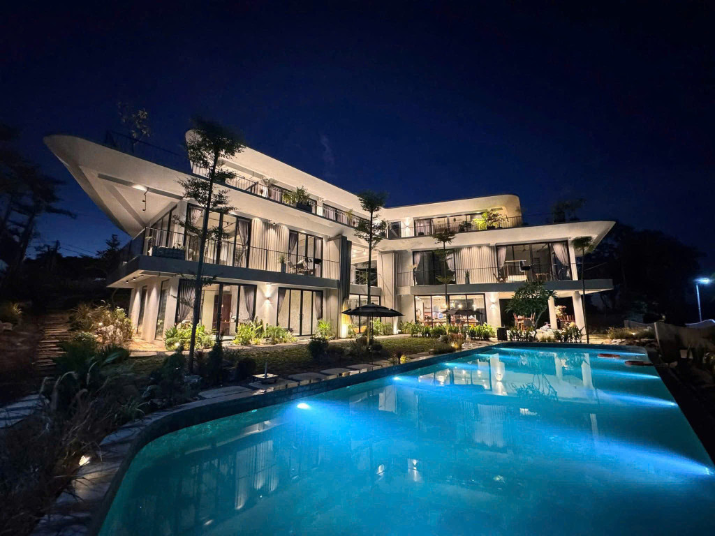 🏡 CHUYỂN NHƯỢNG VILLA NGHỈ DƯỠNG SÁT SÔNG ĐÀ - THỔ CƯ 1.400m² - VIEW TRIỆU ĐÔ - 8PN