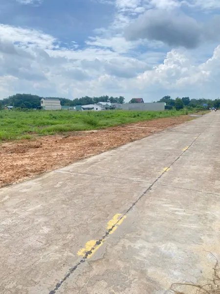 CHÍNH CHỦ SANG LỖ LÔ ĐẤT 10X26=260M2 ĐẤT THỔ CƯ SHR SÁT TRƯỜNG CHUYÊN THỊ XÃ BÌNH LONG GIÁ 260 TR