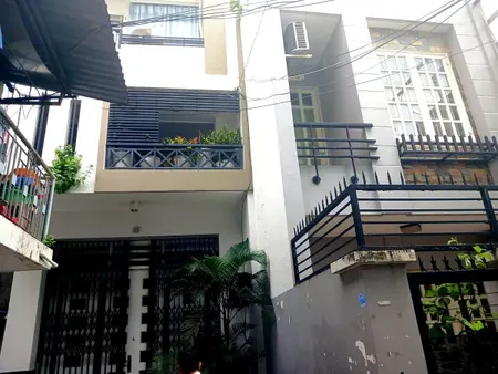 NHÀ CŨ TIỆN XÂY MỚI - NGANG KHỦNG 10M - QUẬN 10