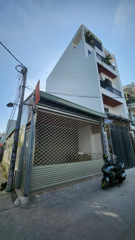 Bán nhà Góc 5,6m x 15m, đường 8m, đang cho thuê 8 triệu/tháng Giá : 4ty5