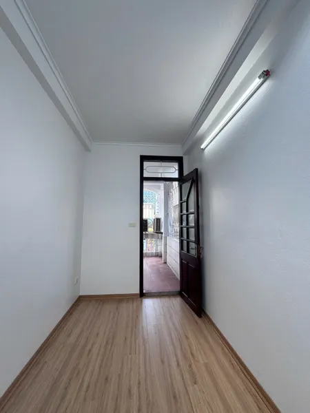 Bán nhà Cát Linh (Đống Đa) 15m, 6 tầng, mt 2.2m, giá 4.1 tỷ