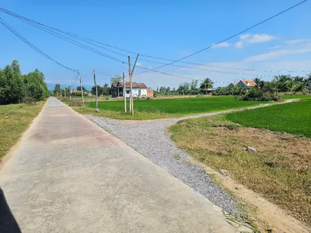 Thạch Định - Ninh Trung - TX.Ninh Hòa Ngang 6 dài 37.2 mét. Mõi lô có 60m² ONT.  Cạnh trường tiểu học Ninh Trung Gần ủy ban. Chợ. Trạm y tế. Bưu điện ...... Giá chỉ 275 triệu/ lô Alo 0938156791 Hiếu