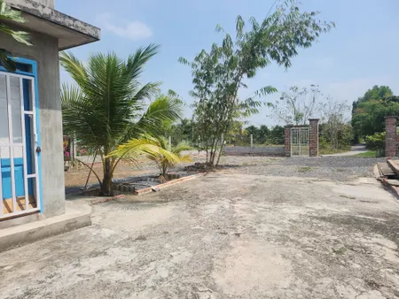 Cần tiền bán nhanh nhà vườn đa chức năng DT: 2650m2 có 300m2 thổ. Mặt tiền đường đá xanh 5m, cách ĐT 825 800m