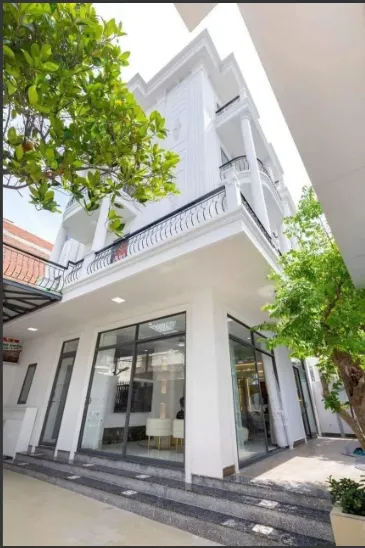 BÁN BIỆT THỰ XÔ VIẾT NGHỆ TĨNH SANG TRỌNG, CÓ HỒ BƠI, NỘI THẤT, GẦN BIỂN BÃI SAU