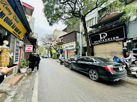 Bán nhà mặt phố Dương Quảng Hàm (Cầu Giấy) 83/102m, 3 tầng, mt 4.3m, giá 32.5 tỷ