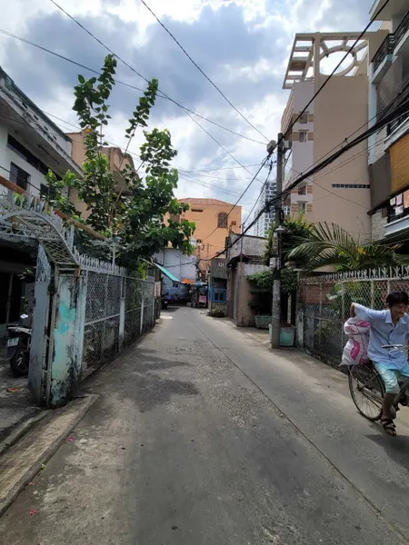 Bán nhà 351m tiện xây mới đường Bình Đông