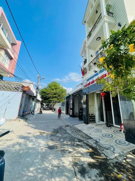 Hiếm Giảm sâu 7,7 TỶ Nhà 3Tầng 1 lửng oto ngủ 93.1m2 rộng 5,5m  Gần Metro, Giá Đầu Tư Cực Tốt!