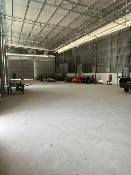 CHO THUÊ XƯỞNG PHÚ MỸ – THỦ DẦU MỘT – BÌNH DƯƠNG Diện tích xưởng: 600m² (Khuôn viên chung) Giá thuê: 30 triệu/tháng (Cọc 2 tháng, giá chưa VAT)