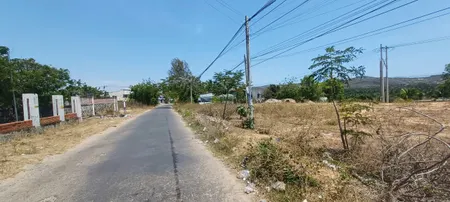 Bán lô đất cực vuông văn mặt tiền đường Hồ Quang Cảnh - giá 5,5 triệu/m2. LH: 0974090487
