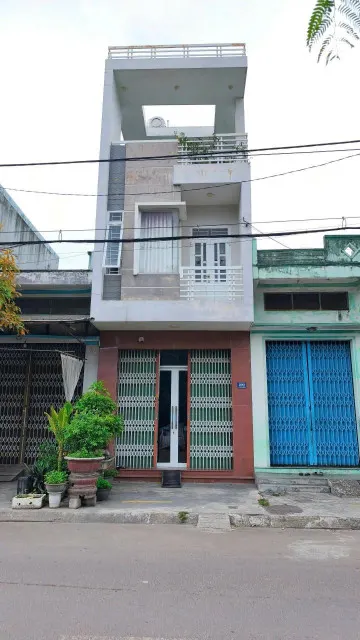 CHÍNH CHỦ Cần Bán Căn Nhà 3 Tầng MẶT TIỀN 200 Đường Lê Đại Hành, P. Đống Đa, TP Quy Nhơn, Bình Định