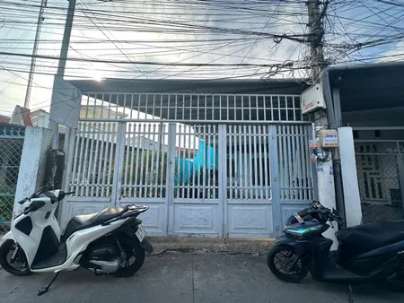 Bán đất full thổ cư tặng nhà trệt hẻm 50 trần hoàng na gần trường cao đẳng giá 3,250 tỷ 5x30m