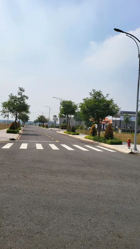 6 suất nội bô King Hill Bến Lức, giá 2  tỷ, CK 10%, Sổ đỏ sang tên ngay. CĐT 0917688586