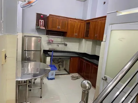 Tặng máy nước nóng, máy lạnh khi cọc 95% nhà Cao Đạt Q5