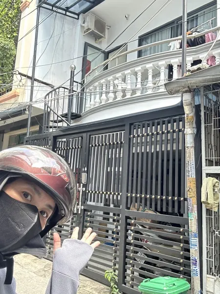 KHÁCH BÁN CỬA HÀNG DỊCH VỤ NỘI THẤT ĐẸP- Đ.ĐOÀN VĂN BƠ- CÁCH PHỐ ĐI BỘ NGUYỄN HUỆ 1 KM.