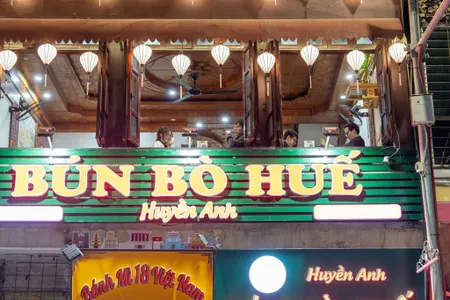 Sang nhượng quán ăn/ nhà hàng phố Hàng Giấy Hàng Mã, Hoàn Kiếm, Hà Nội