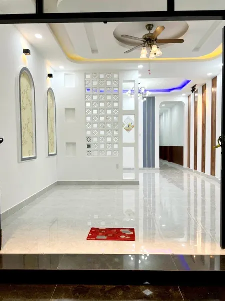 Nhà Mới xây giáp phường 4 thành phố Vĩnh Long (sân đậu ô tô)